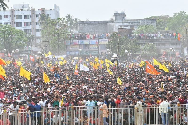 <p>ಪಶ್ಚಿಮ ಬಂಗಾಳದಲ್ಲಿ ಎಂಟು ಹಂತಗಳಲ್ಲಿ ಚುನಾವಣೆ ನಡೆಯಲಿದ್ದು, ಎರಡು ಹಂತದ ಮತದಾನ ಪ್ರಕ್ರಿಯೆ ಮುಕ್ತಾಯಗೊಂಡಿದೆ. </p>