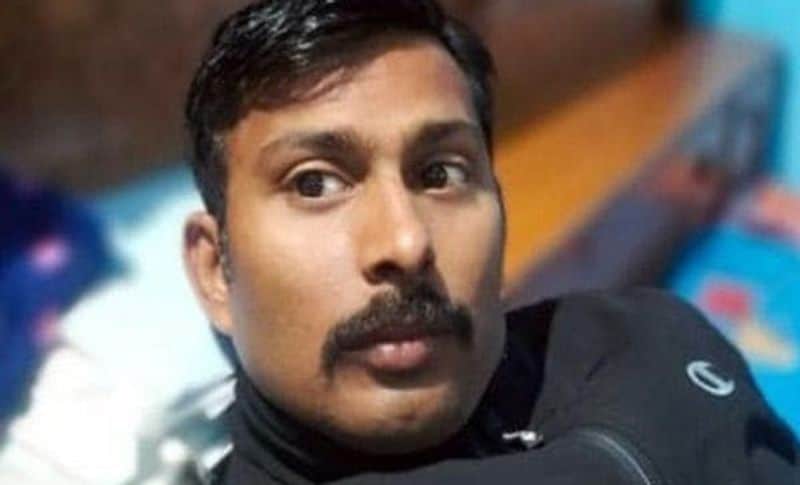 मीनू मनहास ने बताया कि मेरी राकेश्वर आखिरी बात शुक्रवार को हुई थी। रात के 10 मैंन उनसे बात की थी, इस दौरान उन्होंने कहा था कि वह अभी एक ऑपरेशन के लिए निकल रहे हैं, इसलिए कल आकर बात करता हूं। पत्नी ने रोते कहती है कि आज तक उनका कल नहीं आया। पता नहीं वह कहां होंगे और किस हाल में होंगे।
