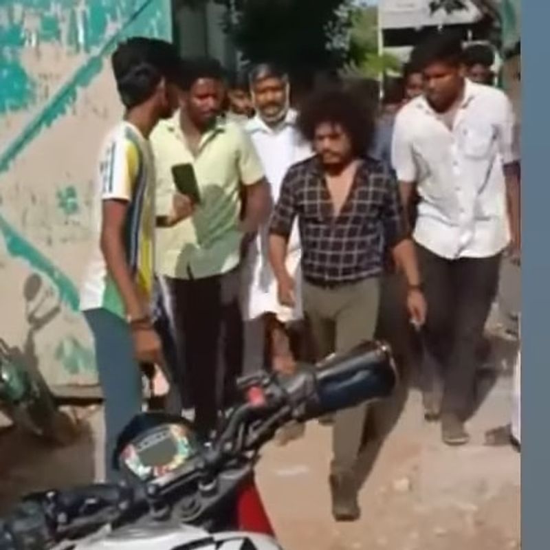 கடலூரில் வாக்களித்த குக் வித் கோமாளி காமெடி கிங் புக