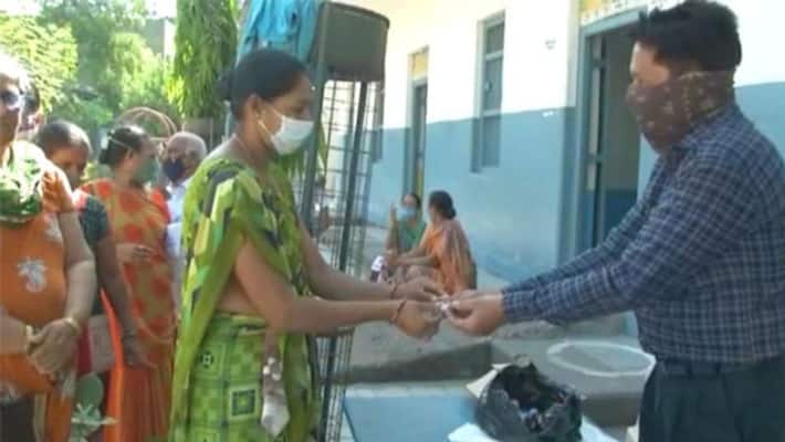 gujarat rajkot people gifted gold nosepin after covid vaccination kph gujarat rajkot people gifted gold nosepin after covid vaccination kph