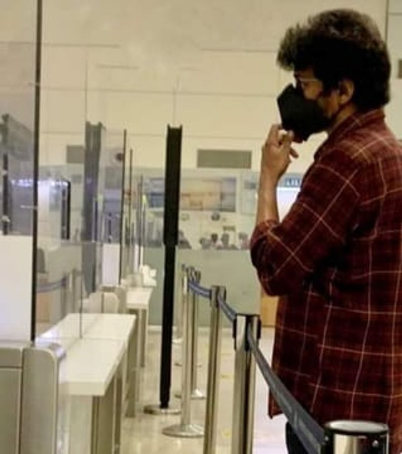 சட்டசபை தேர்தலின் தனது ஜனநாயக கடமையான, வாக்களிப்பதை நிறைவேற்றி விட்டு அன்று இரவே ஜார்ஜியா புறப்பட்டு சென்றார் விஜய். இதுகுறித்த புகைப்படங்களும் சமூக வலைத்தளத்தில் வெளியாகி வைரலானது.