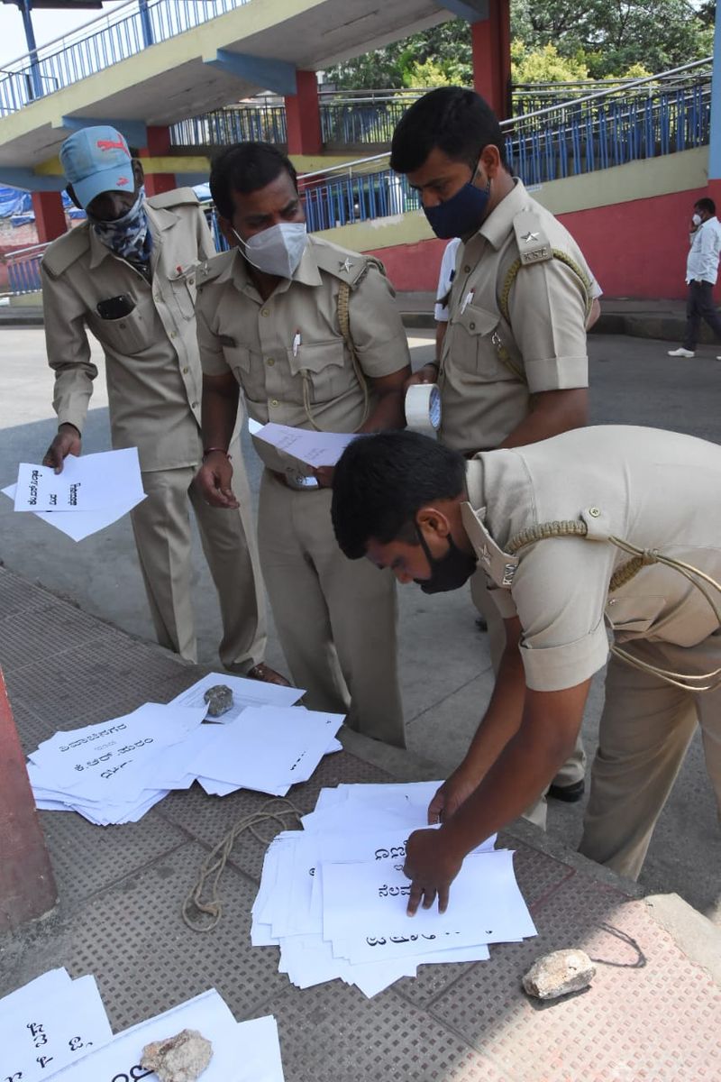 <p>ಸಾರಿಗೆ ನೌಕರರ ಮುಷ್ಕರ ಹಿನ್ನಲೆ ಸಾರ್ವಜನಿಕ ರಿಗೆ ತೊಂದರೆಯಾಗಬಾರದು ಸುಗಮವಾಗಿ ಸಂಚಾರ ನಡೆಯಬೇಕು. ಹಾಗಾಗಿ ಖಾಸಗಿ ಶಾಲಾ ಸಂಘದವರೊಂದಿಗೆ ಮಾತುಕತೆ ಮಾಡಿದ್ವಿ ಎಂದು ಸಾರಿಗೆ ಆಯುಕ್ತ ಶಿವಕುಮಾರ್ ಹೇಳಿಕೆ</p>