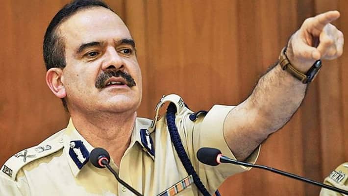 maharashtra mumbai,court order pasted outside house of ex police commissioner parambi singh declaring him absconding stb maharashtra mumbai,court order pasted outside house of ex police commissioner parambi singh declaring him absconding stb
