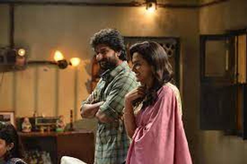 నాని నటించిన చిత్రాలలో జెర్సీ బెస్ట్ మూవీగా నిలిచిపోతుంది. ఈ మూవీలో ఉద్యోగం లేక ప్రతి అవసరానికి భార్యపై ఆధారపడే భర్తగా నాని పాత్ర ఉంటుంది. జెర్సీ చిత్రంలో నాని భార్య పాత్ర చేసింది శ్రద్దా శ్రీనాధ్. భర్తకు సంపాదన లేదన్న అసహనం ఉన్నప్పటికీ, కుటుంబాన్ని పోషిస్తూ, భర్తను, కొడుకును ప్రేమించే భార్యగా శ్రద్దా శ్రీనాధ్ నటించడం జరిగింది. జెర్సీ మూవీలో శ్రద్దా శ్రీనాధ్ రోల్ చాలా బాగుంటుంది.