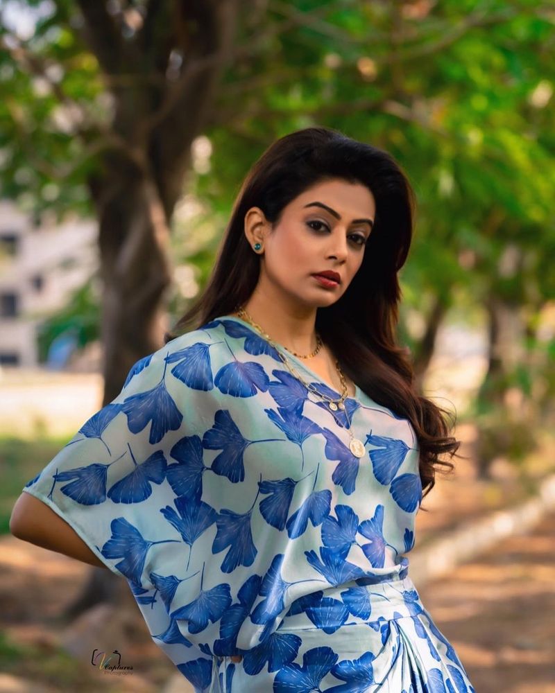 ప్రియమణి గ్లామర్ ఫోటోలు.