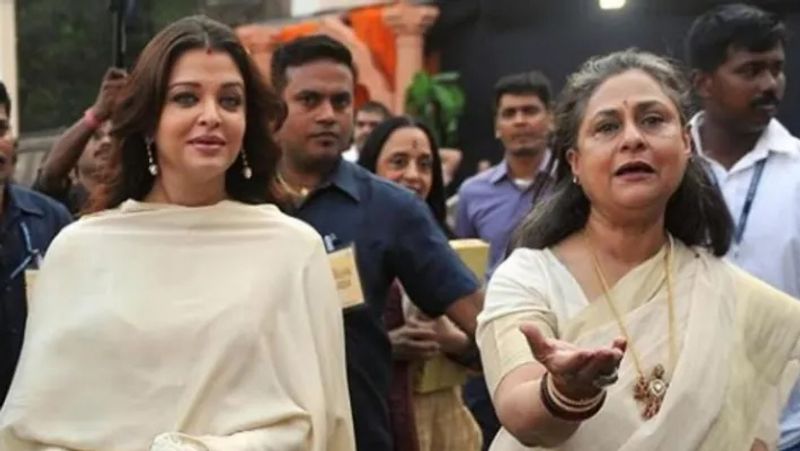 <p>इतना ही नहीं जया बहू को लेकर काफी पजेसिव भी है। उन्हें यह बात बिल्कुल भी पसंद नहीं कि ऐश के बारे में कोई कुच गलत कहे। एक बार तो उन्होंने शाहरुख खान को थप्पड़ तक मारने की बात कह दी थी क्योंकि उन्होंने ऐश के लिए कुछ गलत कह दिया था।</p>