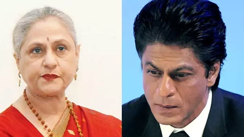 <p>एक फैशन मैगजीन को दिए इंटरव्यू में जया बच्चन ने कहा था- इस पार्टी में हुए झगड़े में शाहरुख ने मेरी बहू के लिए गलत बात कही थी। इस बात के लिए मैं शाहरुख को थप्पड़ मार देती। जया ने ये तक कहा कि अगर शाहरुख उनके घर पर होते तो वे वाकई थप्पड़ मार देती। मैं उसे वैसे ही थप्पड़ मार देती जैसे मैं अपने बेटे को मारती हूं। मेरा शाहरुख से गहरा रिश्ता है।</p>