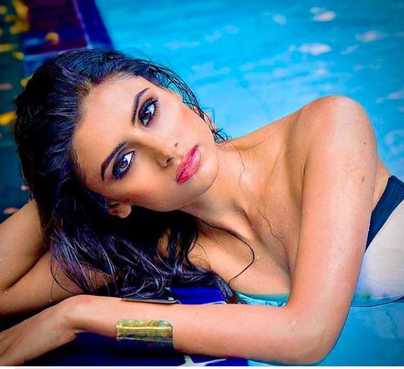 মালতী চাহার দেখতে খুবই সুন্দরী, হট ও সেক্সি। তার লুকস ও স্টাইল সকলকে আকর্ষিত করে। তার ছবি অপেক্ষায় সোশ্যাল মিডিয়ায় অপেক্ষা করে থাকে নেটিজেনরা।