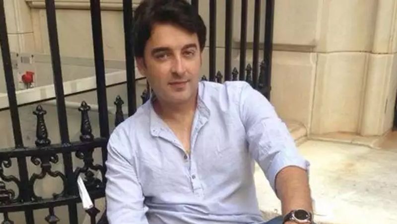 <p>उन्होंने कहा था- मैं फिल्मी घराने से नहीं था। मैं पूरी तरह से बॉलीवुड इंडस्ट्री के लिए बाहरी था। इंडस्ट्री के किसी भी परिवार से मेरा दूर-दूर तक कोई नाता नहीं था। ऐसे में आपके मन में करियर को लेकर अनिश्चितता का भाव तो रहता है। आपको अपना रास्ता खुद तलाशना पड़ता है। एडवाइज देने वाला कोई नहीं होता है। मुझे ऐसा लगता है कि जब आप फिल्मी परिवार से आते हैं तब आप कई सारी चीजों में बेहतर डिसीजन ले सकते हैं।</p>
