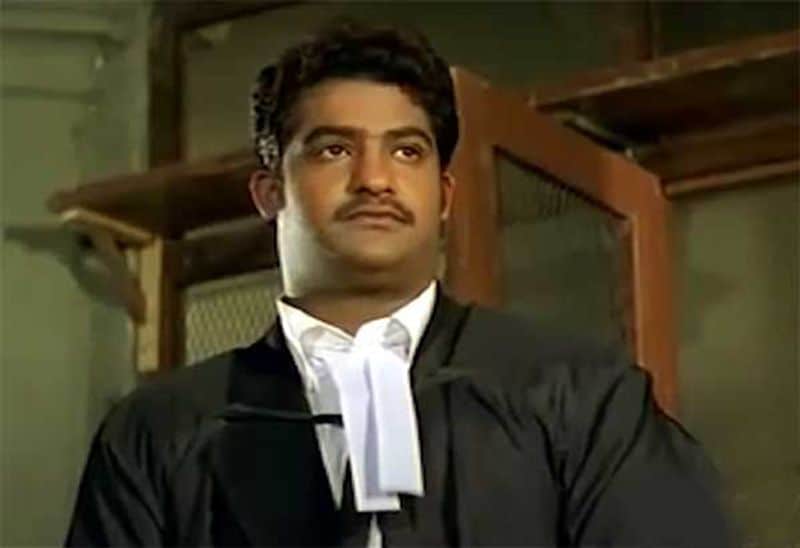 స్టూడెంట్ నంబర్ వన్ మూవీలో లాయర్ గా చేసిన జూనియర్ ఎన్టీఆర్