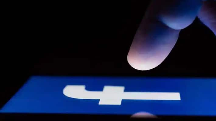 Facebook bann 300 misinformation accounts that claimed Covid19 vaccines would turn humans into chimpanzees ckm Facebook bann 300 misinformation accounts that claimed Covid19 vaccines would turn humans into chimpanzees ckm