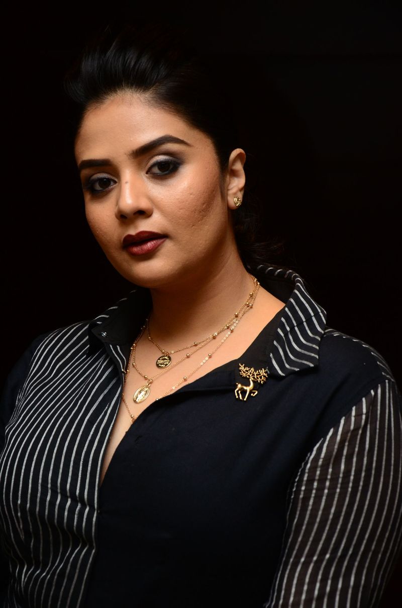 విడుదలకు సిద్ధంగా ఉన్న ఈ చిత్ర టీజర్ కూడా విడుదల అయ్యింది. అలాగే బిజినెస్ ఉమన్ గా కూడా మారారు శ్రీముఖి. లువా పేరుతో బ్రాండ్ స్టోర్స్ చైన్ స్టార్ట్ చేసింది శ్రీముఖి.