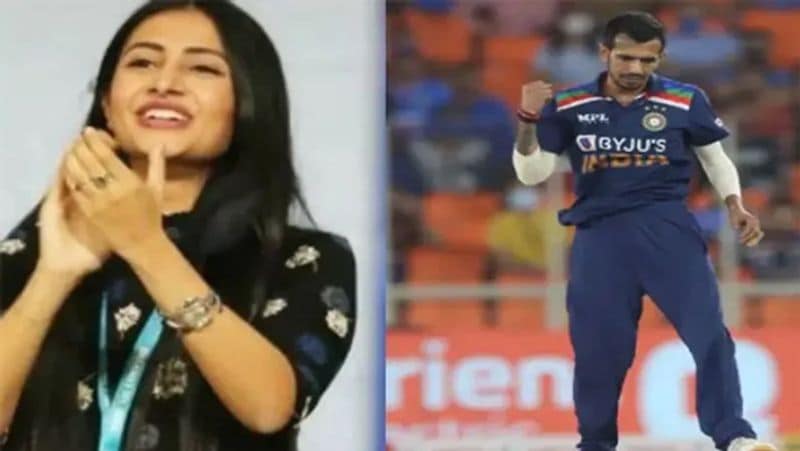 <p>युजवेंद्र चहल ने धनाश्री वर्मा के साथ पिछले साल 22 दिसंबर 2020 को ही शादी की थी। तब से धनाश्री चहल के साथ उनके हर मैच को देखने स्टेडियम में पहुंची हैं। इससे पहले वह भारत-इंग्लैंड सीरीज में भी उनके साथ पुणे, अहमदाबाद और चैन्नई में थी। </p>
