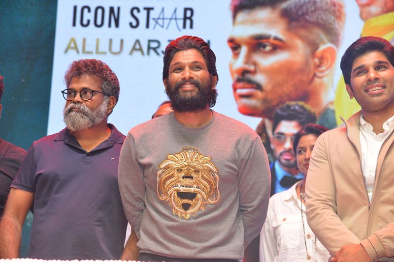 ఇతర బాషలలో ఉన్న తన అభిమానులకు కూడా అల్లు అర్జున్ ఇంగ్లీష్ లో మాట్లాడి కృతజ్ఞతలు తెలిపారు. తెలుగు సినిమా ప్రాచుర్యం పొందడానికి, ఇంత పెద్దది కావడానికి ఆదరిస్తున్న మీరే కారణం అని బన్నీ వాళ్ళ ఆదరణకు కృతజ్ఞతలు తెలిపారు.