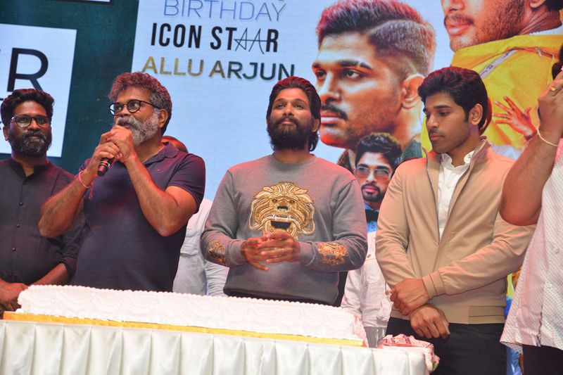 ఇక దర్శక నిర్మాతలకు, నటులకు, సాంకేతిక నిపుణులకు, ఈవెంట్ ఆర్గనైజర్లు మరియు పోలీసు వారికి ధన్యవాదాలు తెలిపి, అల్లు అర్జున్ సెలవు తీసుకున్నారు.