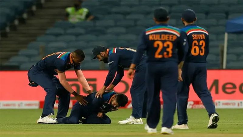 दरअसल, बीसीसीआई की इंश्योरेंस पॉलिसी के तहत अगर कोई भी खिलाड़ी चोटिल होने की वजह से आईपीएल से बाहर होता है तो उसे आईपीएल की टीम पूरी सैलेरी दी जाती है। श्रेयस की सालाना इनकम 7 करोड़ रुपये है।