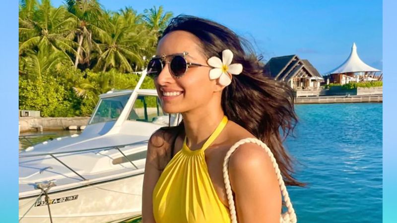 <p>একের পর এক সিঙ্গল ছবিতে শ্রদ্ধার উষ্ণ অবতারে ঘায়েল ভক্তরা। তবে কে তুললেন এই ছবি, একাধিক প্রশ্ন ভরে গিয়েছে সোশ্যাল মিডিয়ায়।</p>