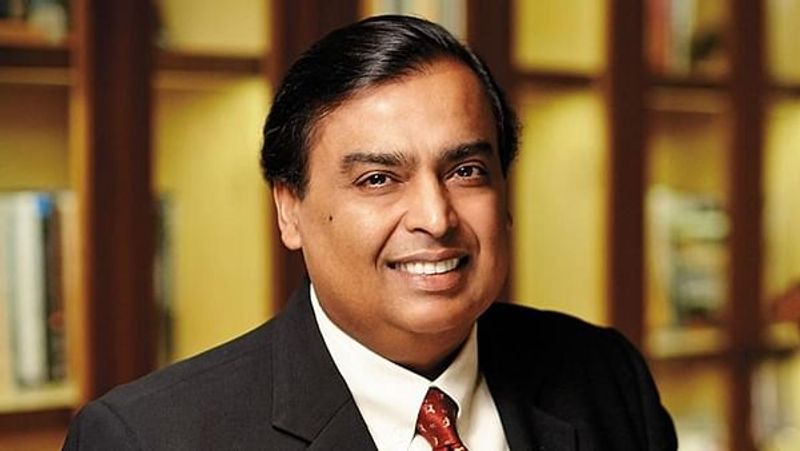 <p>ఇతర దేశాల కంటే అత్యధికంగా 724 బిలియనీర్లు అమెరికాలో టాప్ ప్లేస్ లో ఉండగా, 698 బిలియనీర్లతో చైనా రెండవ స్థానంలో, 140 బిలియనీర్లతో భారత్ మూడవ స్థానంలో ఉంది. వీటి తరువాత జర్మనీ, రష్యా ఉన్నాయి.</p>