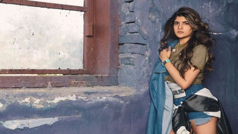 अनन्या बिरला इंस्टाग्राम पर काफी एक्टिव रहती हैं। वे काफी ग्लैमरस हैं। इंस्टाग्राम पर अपनी ग्लैमरस तस्वीरें डालना उनका शौक है। वे अपने पिता और दूसरे फैमिली मेंबर्स के साथ भी इंस्टाग्राम पर फोटोज डालती रहती हैं।