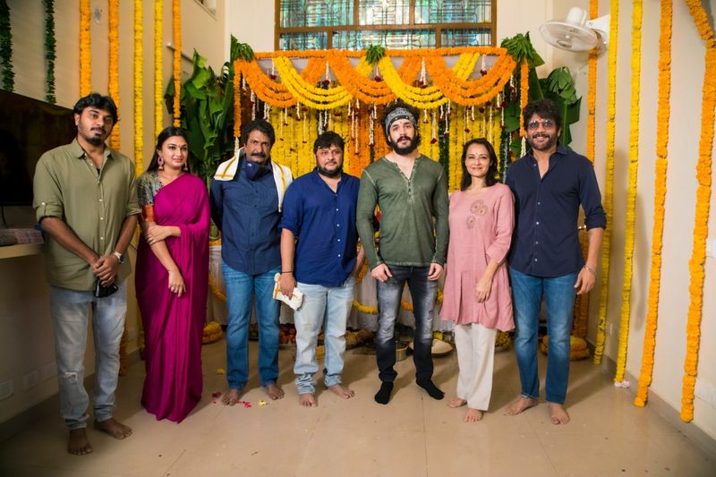 ఏజెంట్ లాంఛింగ్ వేడుకకు కింగ్ నాగార్జున, అమల, సినీ రచయిత వక్కంతం వంశీ, హీరో అఖిల్, దర్శకుడు సురేందర్ రెడ్డి హాజరయ్యారు. ఏజెంట్ చిత్రానికి నాగార్జున క్లాప్ కొట్టగా, అమల కెమెరా స్విచ్ ఆన్ చేశారు.