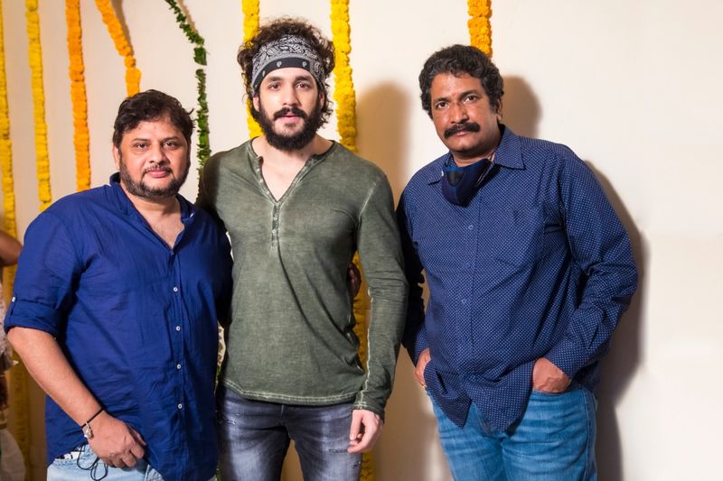 చాలా కాలం క్రితమే సురేందర్ రెడ్డి, అఖిల్ కాంబినేషన్ లో మూవీ ప్రకటించడం జరిగింది. ప్రీ ప్రొడక్షన్స్ జరుపుకుంటున్న ఈ చిత్ర షూటింగ్ నేడు ప్రారంభమైంది.