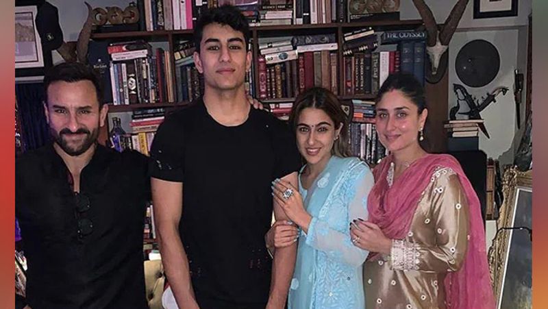 अमृता भले ही तैमूर और करीना के बारे में बात करना पसंद ना करें लेकिन करीना की अपने सौतेले बच्चों के साथ अच्छी बॉन्डिंग है। वह सारा और इब्राहिम को बहुत प्यार करती है। इतना ही नहीं दोनों बच्चे भी करीना से मिलने उनके घर भी जाते रहते हैं। बता दें कि सारा तो बचपन से ही करीना की दीवानी है। 