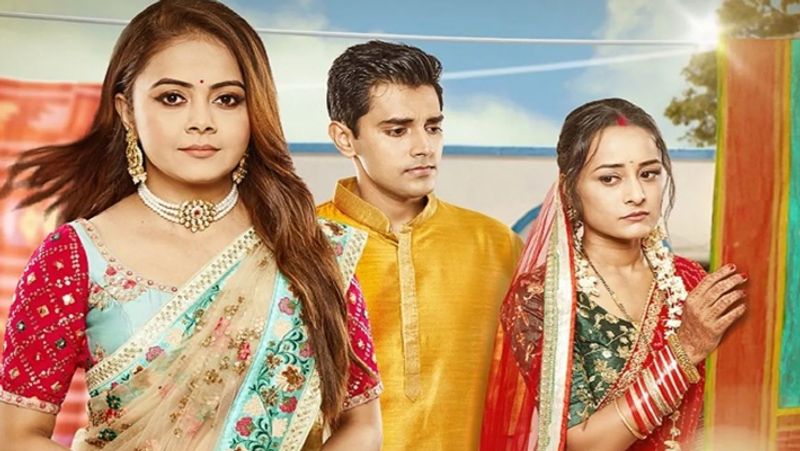 सीरियल साथ निभाना साथिया 2 में कनक और राधिका लगातार गहना पर वार कर रही है। जल्द ही राधिका, गहना के जन्मदिन से पहले बड़ा बवाल करने वाली है। इस शो के लेटेस्ट ट्रैक को दर्शक बहुत ही पसंद कर रहे हैं। इस हफ्ते ये सीरियल तीसरे नंबर पर है।