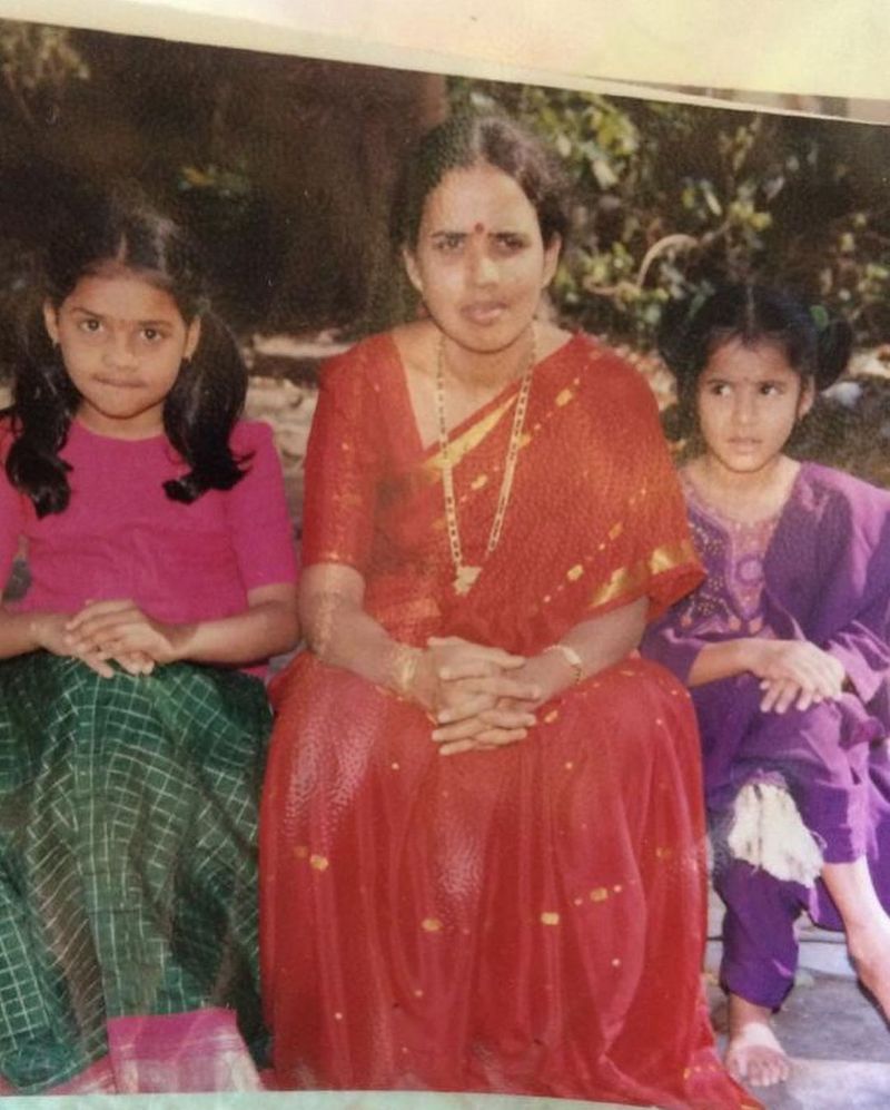 సోషల్ మీడియా ద్వారా ఫుల్ పాపులారిటీ సంపాదించుకున్న ఈ పాప, బుల్లితెర సెలబ్రెటీగా ఎదిగారు. చివరకు బిగ్ బాస్ వంటి రియాలిటీ షోలో కూడా పాల్గొనడం జరిగింది.