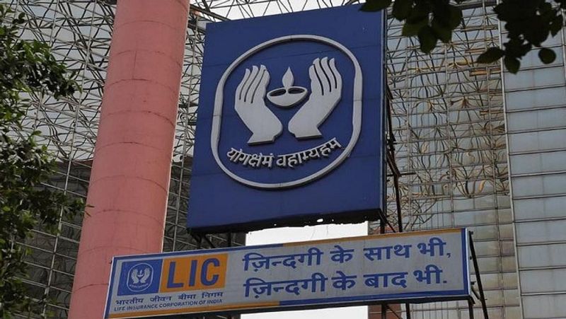 इस स्कीम में हर महीने कम से कम 1000 रुपए या सालाना 12 हजार रुपए पेंशन मिलती है। अधिकतम पेंशन की सीमा मासिक 9250 रुपए और सालाना 1.11 लाख रुपए है। हर महीने 1000 रुपए की पेंशन लेने के लिए 1.62 लाख रुपए का और सालाना 12 हजार रुपए की पेंशन लेने के लिए 1.56 साख रुपए का निवेश करना होगा। (फाइल फोटो)