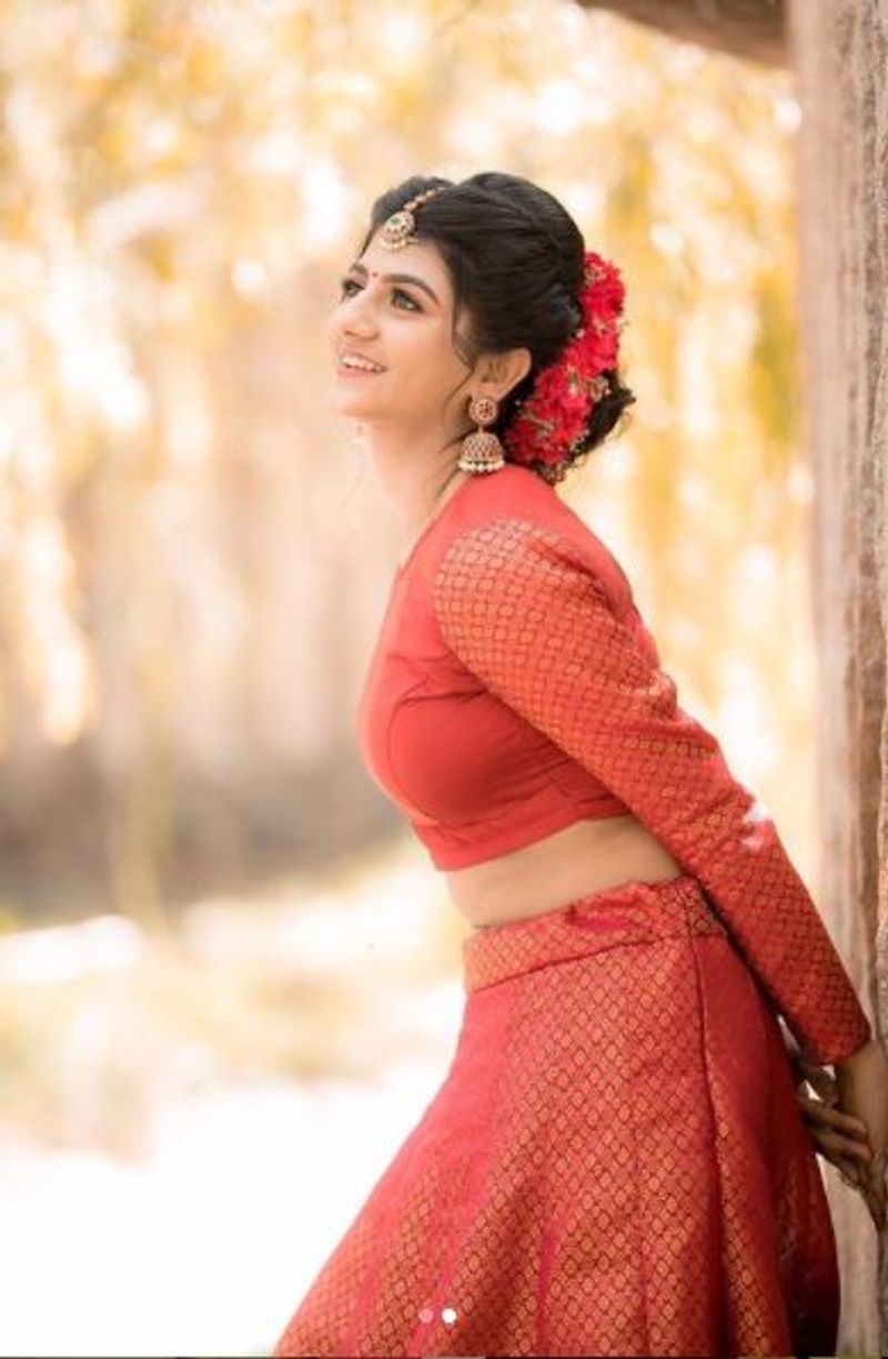 
அர்ச்சனாவின் அன்பு கேங்கில் செல்லக்குட்டியாக வலம் வந்த கேபி, கடைசியில் பிக்பாஸ் நிகழ்ச்சியில் இருந்து ரூ.5 லட்சம் பணப்பெட்டிடன் கண்ணீர் மல்க வெளியேறியது ரசிகர்கள் மனதை உடைத்தது. 