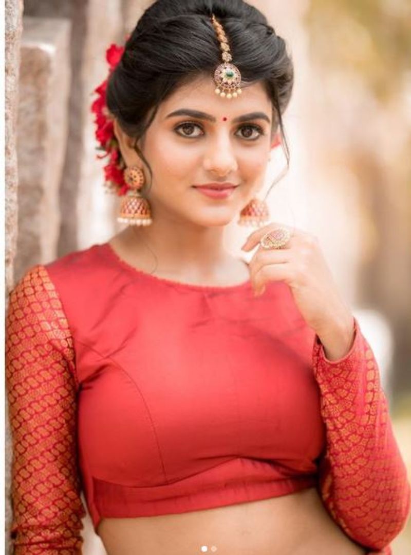 பிக்பாஸ் நிகழ்ச்சிக்கு பின் மீண்டும் முரட்டு சிங்கிள் நிகழ்ச்சியில் நடுவர்களின் ஒருவாறாக கேபியும் பங்கேற்று வருகிறார்.