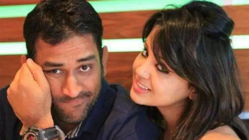 সাক্ষী জানিয়েছেন, ধোনির জীবনে নতুন ভালোবাসা এসেছে। যা শুধু সংসারে নয়, প্রবেশ করেছে ধোনি-সাক্ষীর বেড রুমেও।
