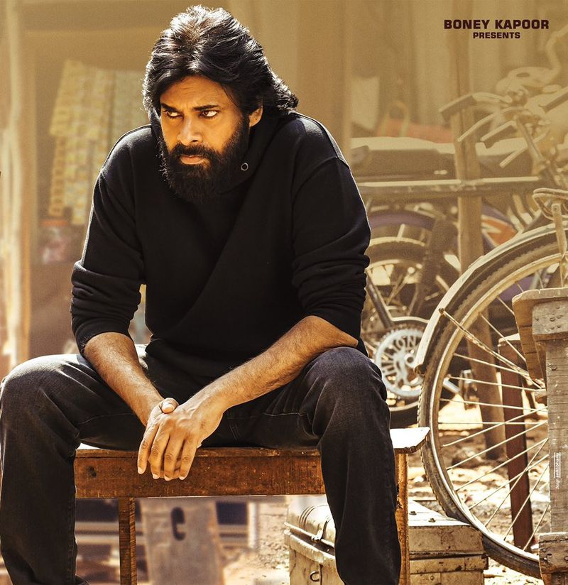 పవన్ కూడా ఈ విషయంపై నోరుమెదపలేదు. కాబట్టి నాగబాబు సింహం అని భావిస్తున్న పవన్ కూడా చిట్టెలుక క్రిందే లెక్కని.. యాంటీ ఫ్యాన్స్ కామెంట్ చేస్తున్నారు.