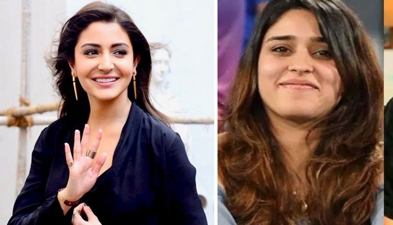 1.Anushka Sharma vs Ritika Sajdeh ఆర్సీబీ కెప్టెన్ విరాట్ కోహ్లీ భార్య అనుష్క శర్మ, ముంబయి ఇండియన్స్ కెప్టెన్ రోహిత్ శర్మ భార్య రితిక. అనుష్క శర్మ బాలీవుడ్ బ్యూటీ అన్న విషయం తెలిసిందే. ఇక రోహిత్ భార్య రితిక.. స్పోర్ట్స్ పీఆర్, మార్కెటింగ్ ప్రొఫిషనల్ గా వ్యవహరిస్తున్నారు. కాగా.. వీరిద్దరిలో పోటీ పెడితే ఎక్కువ ఓట్లు అనుష్కకే పడతాయేమో.