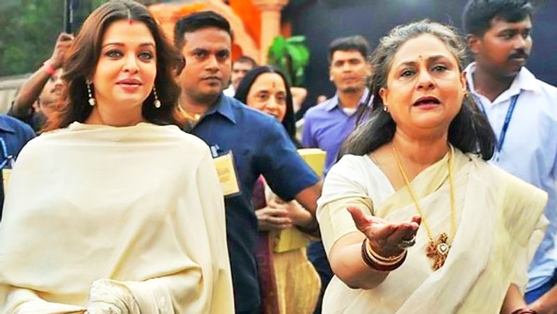 दो साल पहले करण जौहर के चैट शो 'कॉफी विद करण' में पहुंचीं श्वेता और अभिषेक बच्चन ने बताया था कि उनकी मां को Claustrophobic नाम की बीमारी है। ये एक ऐसी मानसिक स्थिति है, जिसमें इंसान अचानक भीड़ को देखकर परेशान हो जाता है। कई बार तो उसे गुस्सा आता है या फिर वो बेहोश भी हो सकता है। ऐसी अवस्था अक्सर लोगों को बाजार में, भीड़ वाले वाहन में या लिफ्ट में महसूस होती है।