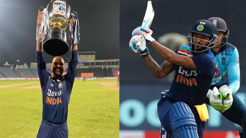 बता दें कि पिछले महीने इंग्लैंड के खिलाफ पुणे में खेले गए पहले वनडे मैच में धवन 99 रन पर आउट हो गए थे। वह इस मैच में 6ठीं बार नर्वस 90 का शिकार हुए। इससे पहले वह 97, 96, 95, 94 और 91 रनों पर आउट हो चुके हैं। ऐसे में उनकी मौजूदा फॉर्म को देखते हुए फैंस को आईपीएल में उनकी सेंचुरी का इंतजार हैं।