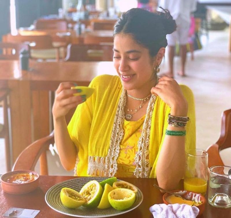 ಜಾಹ್ನವಿ ಹಾರರ್ ಕಾಮೆಡಿ ಚಿತ್ರ ರೂಹಿಯಲ್ಲಿ ಕಾಣಿಸಿಕೊಂಡಿದ್ದಾರೆ. ಈ ಚಿತ್ರದಲ್ಲಿ ರಾಜ್ಕುಮ್ಮರ್ ರಾವ್ ಮತ್ತು ವರುಣ್ ಶರ್ಮಾ ನಟಿಸಿದ್ದಾರೆ.