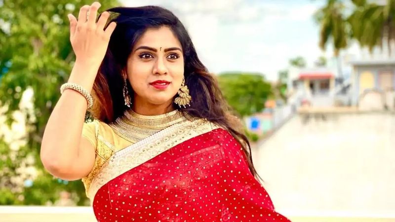 கன்னடம் பிக்பாஸ் நிகழ்ச்சியில் கலந்து கொண்டு மிகவும் பிரபலமானவர், சைத்ரா கோட்டூர். 