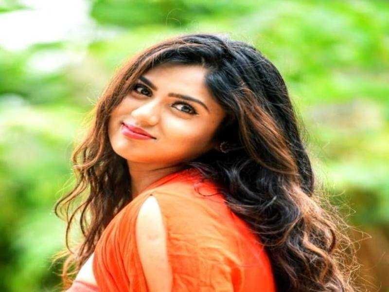 கடந்த மாதம் நாகர்ஜுனா என்கிற தொழிலதிபரை திருமணம் செய்து கொண்ட இவர், தற்போது தற்கொலைக்கு முயன்றுள்ள சம்பவம் அதிர்ச்சியை ஏற்படுத்தியுள்ளது.