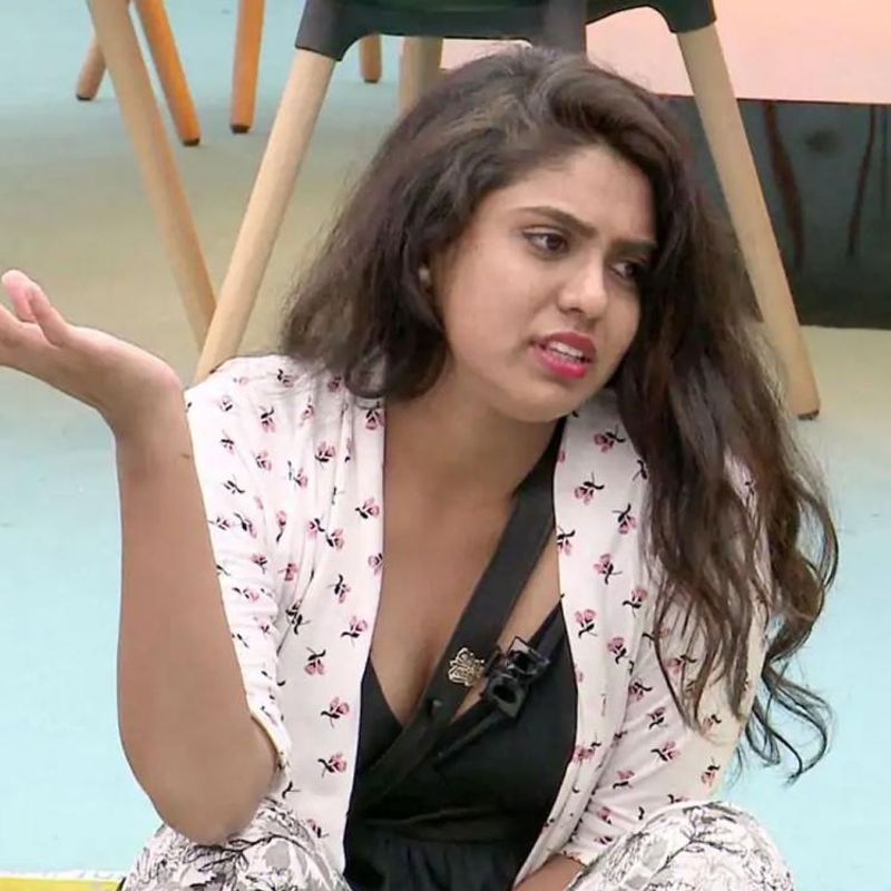 சைத்ரா திடீர் என தன்னுடைய வீட்டில் இருந்த பினாயிலை குடித்து தற்கொலைக்கு முயன்றுள்ளார்.