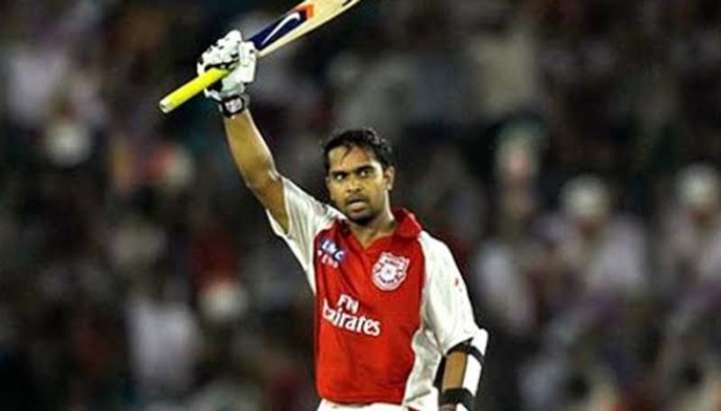 వరుసగా రెండు ఐపీఎల్ సీజన్లలో ఫెయిల్ అయిన వాల్తేటి... క్రేజ్ కోల్పోయాడు. కెరీర్ ప్రారంభం నుంచి గాయాలతో సతమతమైన వాల్తేటి కంటికి గాయం కావడంతో క్రికెట్కే పూర్తిగా దూరమయ్యాడు...