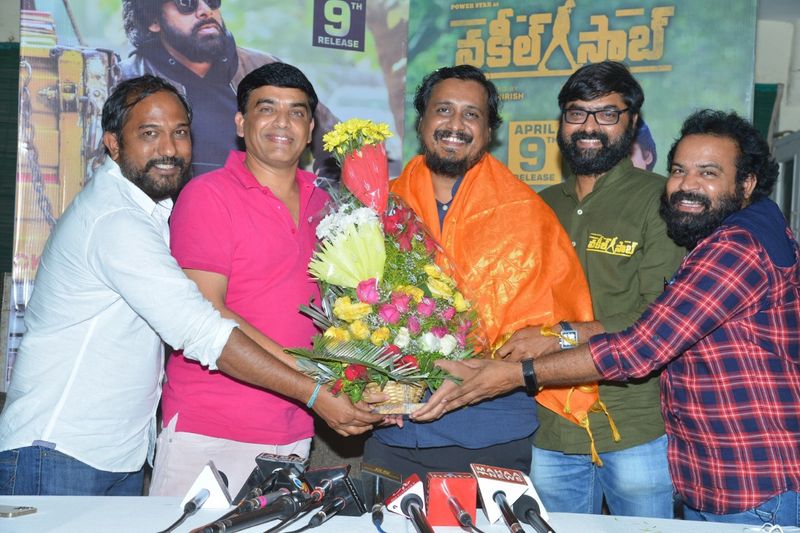 పవన్ గారితో పాటు ఈ సినిమా విజయం ఘనత దర్శకుడు శ్రీరామ్ వేణుకు ఇస్తాను. ఒక హీరోను ఇలా చూడాలి అనే ఆలోచనతో తను రాసుకున్న సీన్స్ కానీ, తను చేసిన ప్రెజంటేషన్ గానీ సూపర్బ్. ప్రతి సీన్ కు, ప్రతి డైలాగ్ కు ఆడియెన్స్ రియాక్ట్ అవుతున్నారు. గంటా పదిహేను నిమిషాల సెకండాఫ్ అయితే విజిల్స్, చప్పట్లు కొడుతున్నారు. సినిమా అయ్యాక దర్శకుడు వేణుకు కాల్ చేశాను. ఇద్దరం కలిసి పవన్ కళ్యాణ్ గారి దగ్గరకు వెళ్లాము.