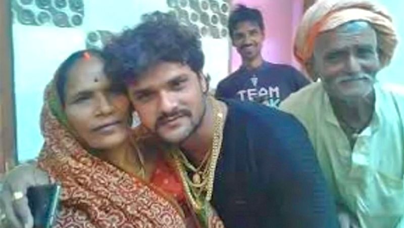 खेसारीलाल यादव का मिट्टी का घर था, जो बारिश के दिनों में बह जाता था। एक्टर बताते हैं कि उनके पिता परिवार में अकेले कमाने वाले थे। वो चना बेचकर सबका पेट भरते थे।