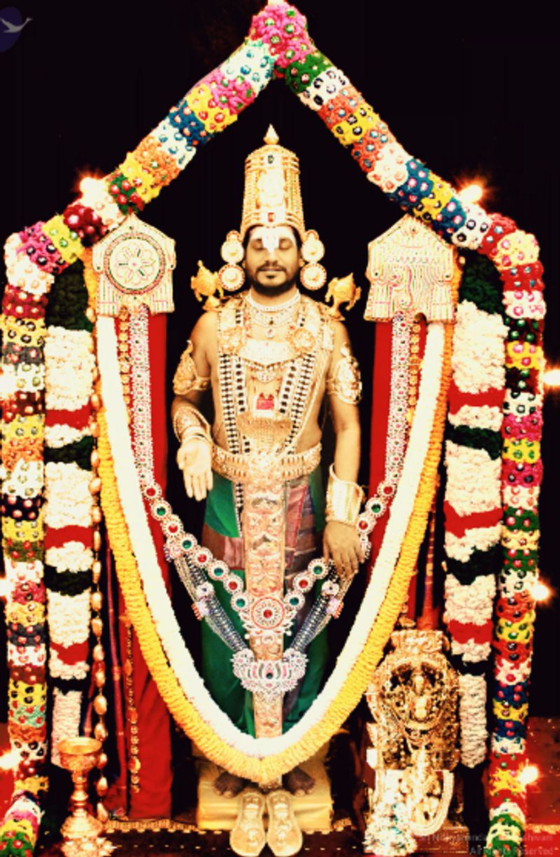 கைலாசா என்ற தனி நாட்டை உருவாக்கியுள்ளதாக நித்தியானந்தா பல்வேறு வீடியோக்களை வெளியிட்டு வந்தது பரபரப்பைக் கிளப்பியது. கைலாசாவில் வசிப்பவர்களுக்கு விசா கொடுப்பதாக நித்தியானந்தா அறிவிக்க லட்சக்கணக்கில் விண்ணப்பங்கள் குவிந்தது. 