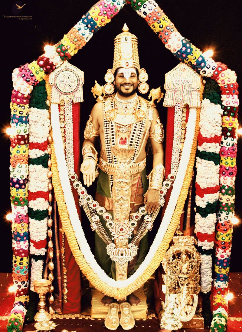தன்னுடை முகநூல் பக்கத்தில் பகவான் வெங்கடேஸ்வரரின் மங்களகரமான ஆசீர்வாதங்களையும் அருளையும் பெற்று உங்கள் நிதி நெருக்கடிகளிலிருந்து வெளிவாருங்கள், செல்வம் ஏராளமாக பெருகும் என்று நித்தியானந்தா பதிவிட்டுள்ளது சர்ச்சையைக் கிளப்பியுள்ளது.
