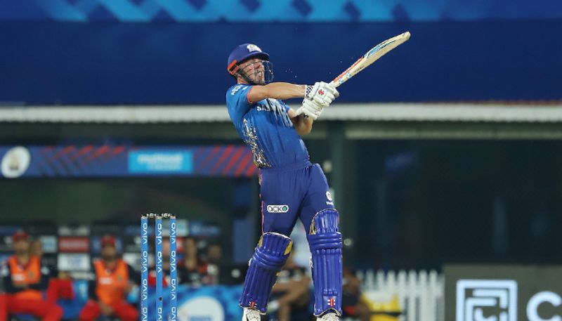 ఇక్కడ పరిస్థితి చూస్తుంటే గుండె తడుక్కుపోతోంది. అయితే మేం ఇంత బాధలోనూ జనాల ముఖాల్లో అంతో ఇంతో నవ్వులు తెప్పించేందుకు మేం ప్రయత్నిస్తున్నాం...’ అంటూ చెప్పుకొచ్చాడు క్రిస్ లీన్...