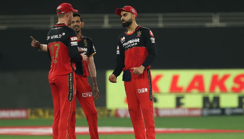 అయితే 20వ ఓవర్ వేసిన హర్షల్ పటేల్ మ్యాజిక్ చేశాడు. మొదటి బంతికి కృనాల్ పాండ్యాను అవుట్ చేసిన హర్షల్ పటేల్, తర్వాతి బంతికి కిరన్ పోలార్డ్ వికెట్ తీశాడు.