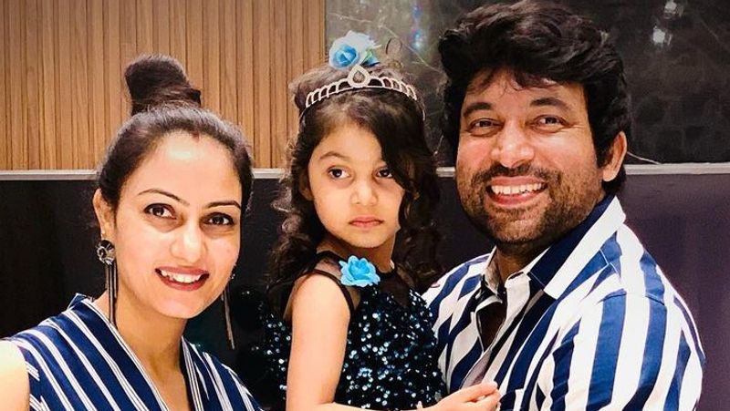 कपिल शर्मा के इस सफर में शुरू से लेकर आखिर तक कोई साथ रहा तो वो चंदन ही है। कॉमेडी किंग के बचपन के दोस्त को शो में चंदू चायवाले का किरदार दिया गया। चंदन लोगों के दिलों में अपनी जगह बनाने में कामयाब रहे थे।