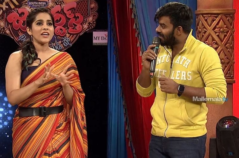 మేము మిత్రులం మాత్రమే అని చెప్పుకునే ఈ జంట, బుల్లితెర వేదికలపై రొమాన్స్ పంచుతారు. కలిసి సాంగ్స్ చేయడం, స్కిట్స్ చేయడం చేస్తూ ఉంటారు. కార్యక్రమం ఏదైనా రష్మీతో రొమాన్స్ అంటే సుధీరే చేయాలి.