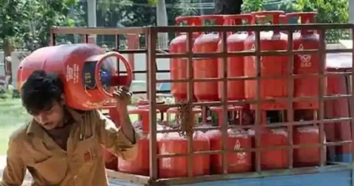 petrol diesel price : பெட்ரோல், டீசல் விலை லிட்டருக்கு ரூ.12, எல்பிஜி ரூ.280 உயரும்:   நோமுரா ஆய்வில் தகவல்